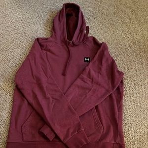 Men’s size med maroon under armor sweatshirt.